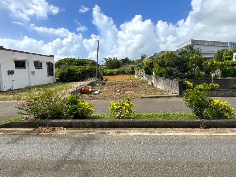 平良西仲宗根　添道の大通り沿いの大きな土地　約1,071坪　畑