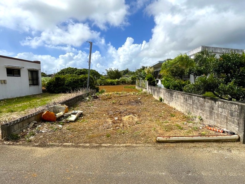 平良西仲宗根　添道の大通り沿いの大きな土地　約1,071坪　畑