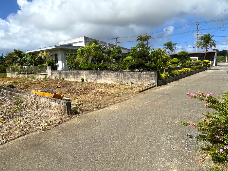 平良西仲宗根　添道の大通り沿いの大きな土地　約1,071坪　畑