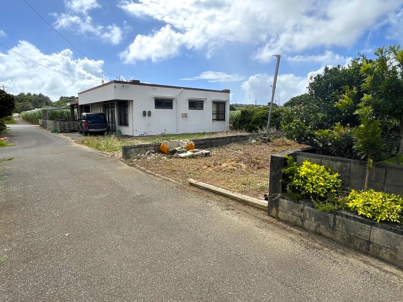 平良西仲宗根　添道の大通り沿いの大きな土地　約1,071坪　畑