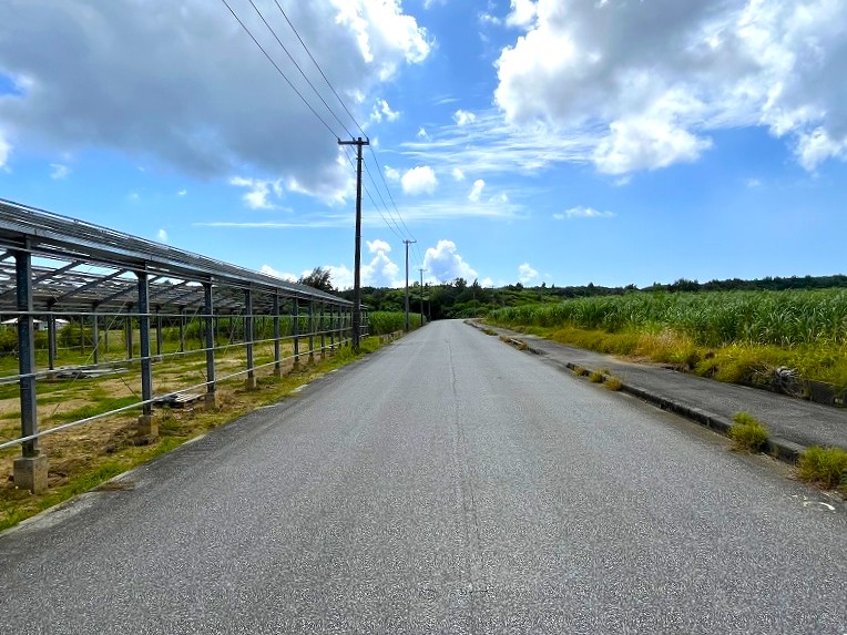 平良島尻　市道沿いの角地　約475坪　畑