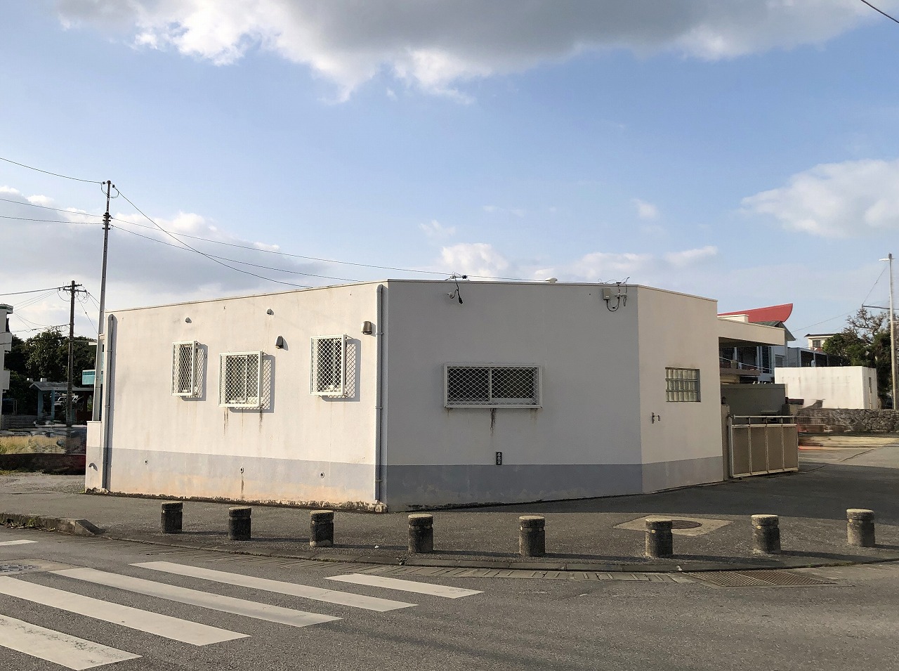 平良西里の平一小近く角地　建物23坪　土地約37坪