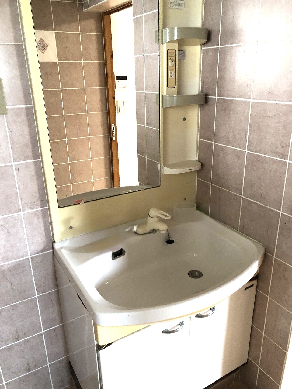 平良西里の平一小近く角地　建物23坪　土地約37坪