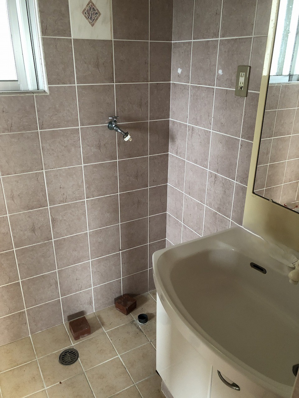 平良西里の平一小近く角地　建物23坪　土地約37坪