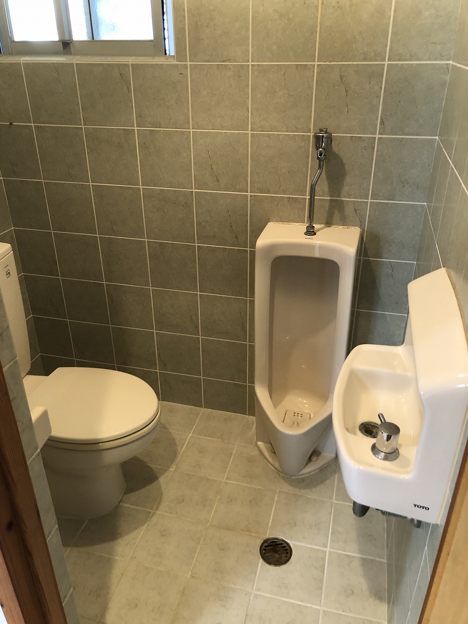 平良西里の平一小近く角地　建物23坪　土地約37坪