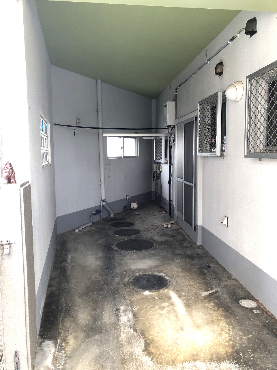 平良西里の平一小近く角地　建物23坪　土地約37坪