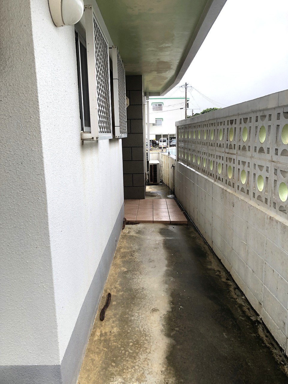 平良西里の平一小近く角地　建物23坪　土地約37坪