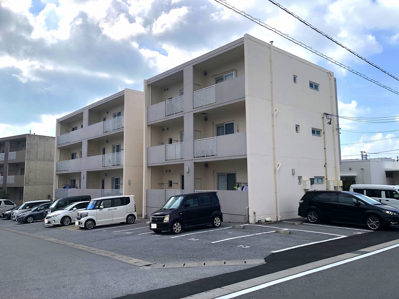 平良久貝　RC造　3階建12戸