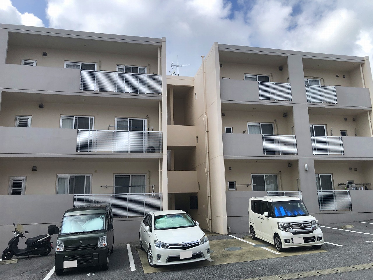 平良久貝　RC造　3階建12戸