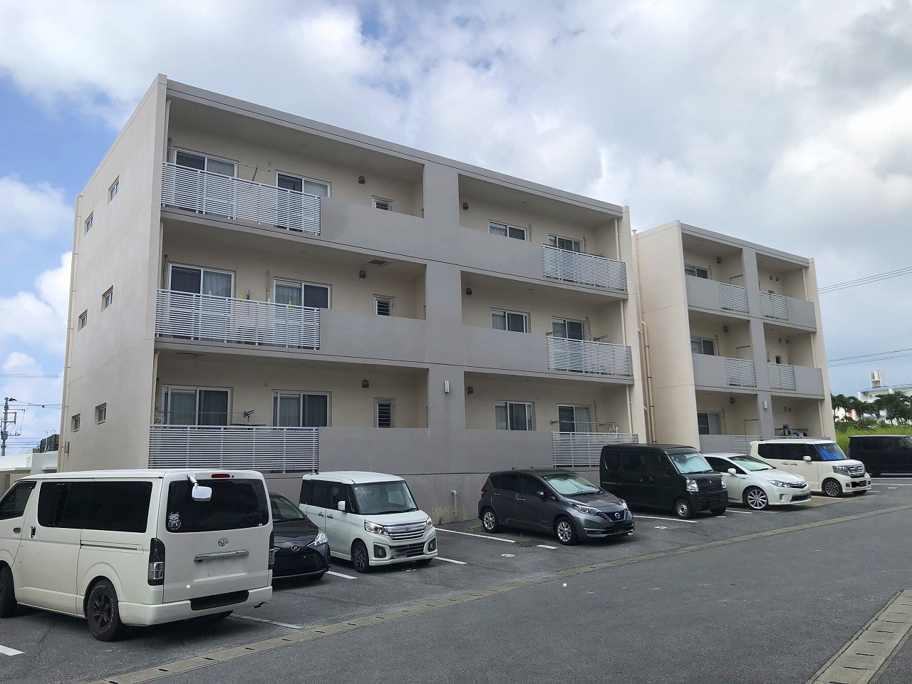 平良久貝　RC造　3階建12戸