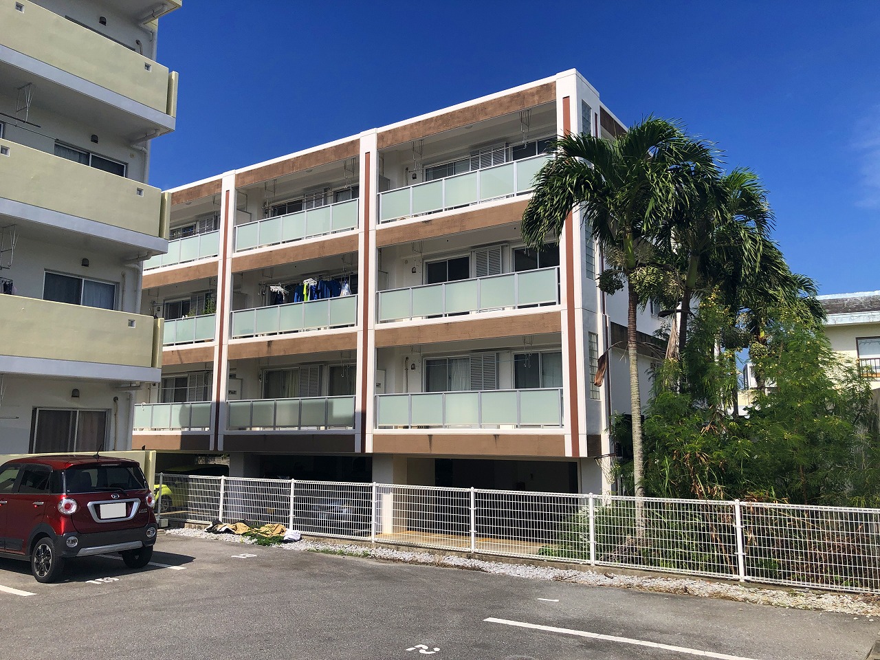 平良西里　RC造　高床式3階建12戸