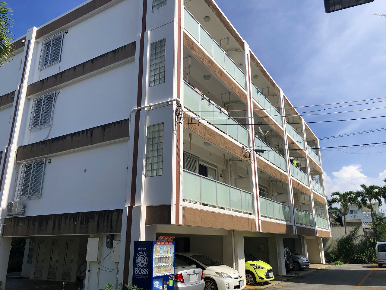 平良西里　RC造　高床式3階建12戸