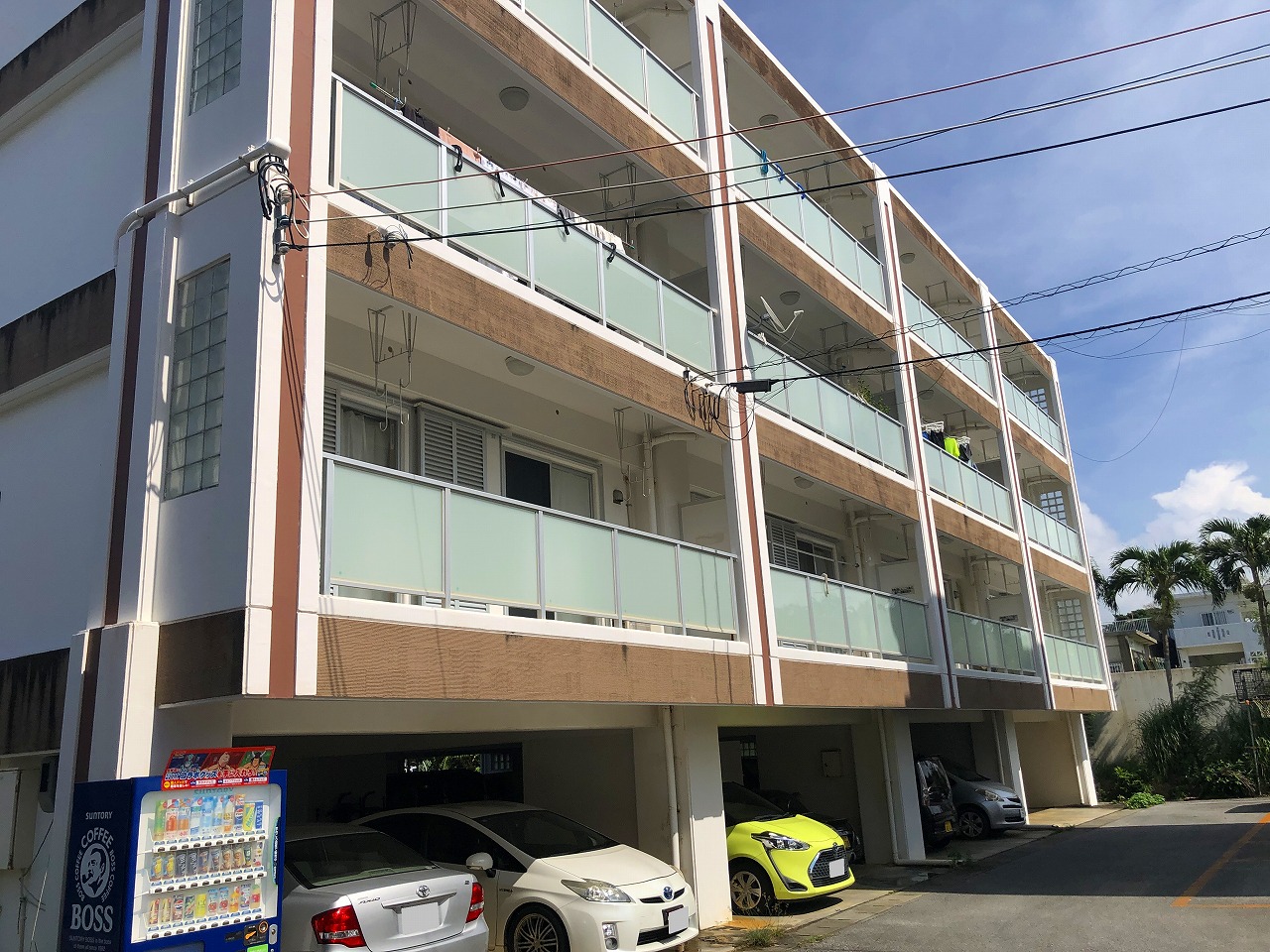 平良西里　RC造　高床式3階建12戸