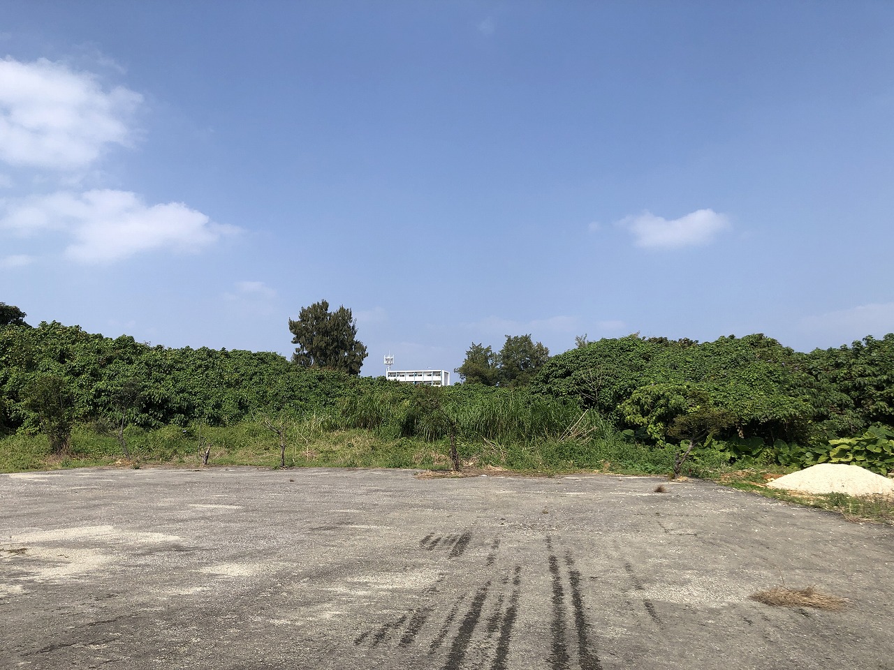 平良下里の袋地　約685坪　原野