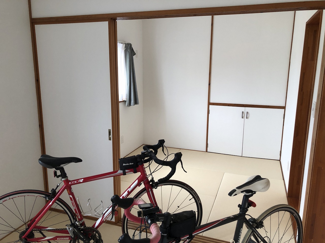 平良西里の平一小近く角地　建物23坪　土地約37坪