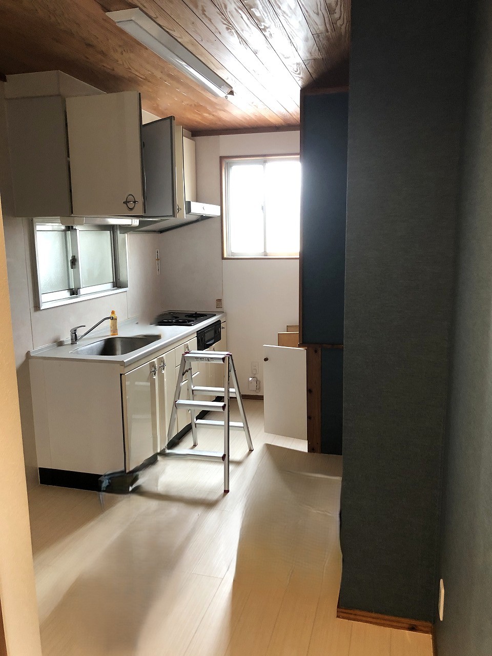 平良西里の平一小近く角地　建物23坪　土地約37坪