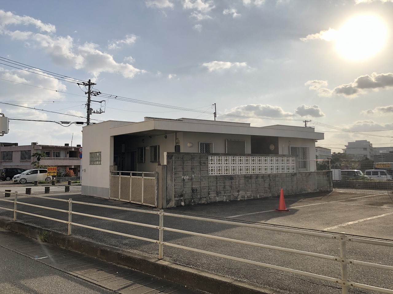 平良西里の平一小近く角地　建物23坪　土地約37坪