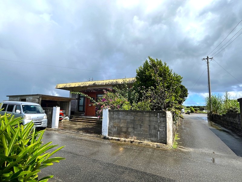 城辺長間 城辺線入ってすぐ RCB造 平屋建4DK 建物23.5坪 土地94坪