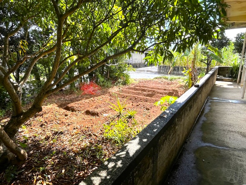 城辺長間 城辺線入ってすぐ RCB造 平屋建4DK 建物23.5坪 土地94坪