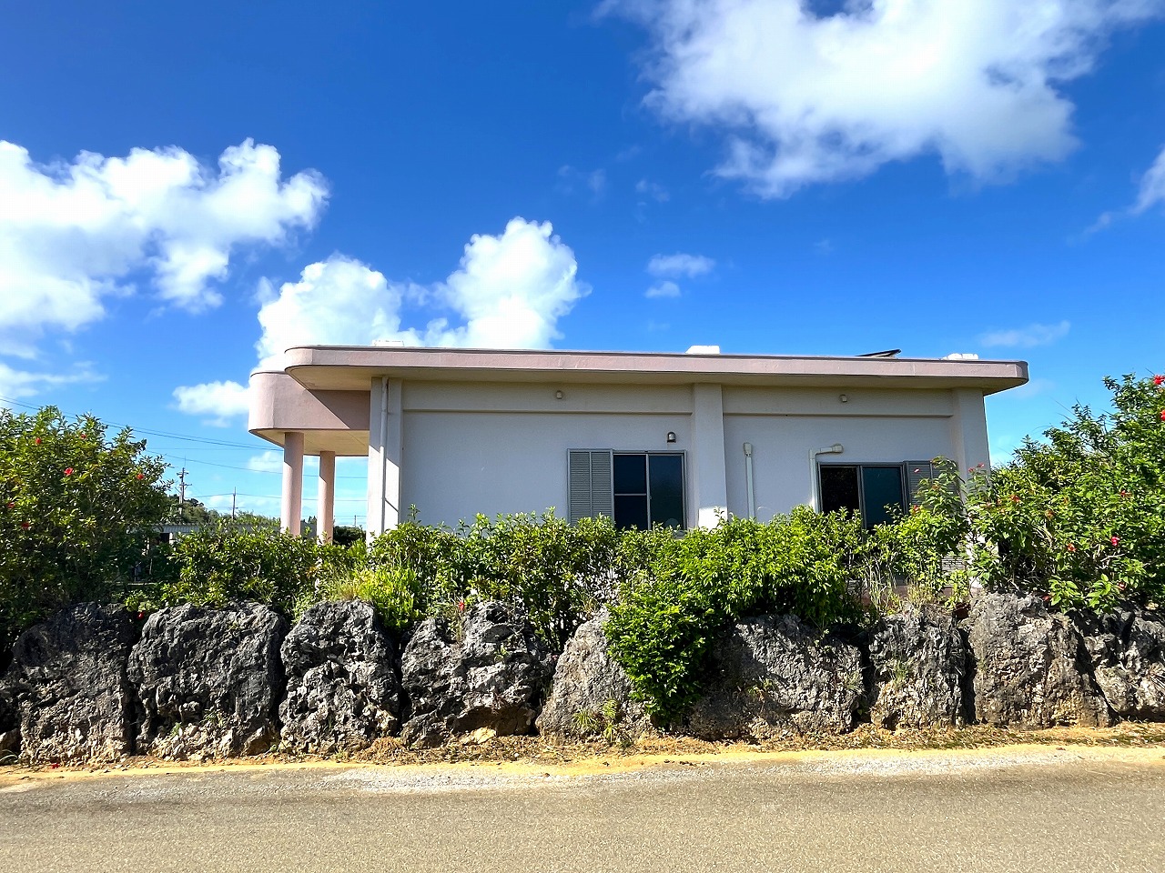 下地与那覇 来間大橋近く　RCB造平屋建/2世帯＋離れ 建物34.5坪 土地300坪