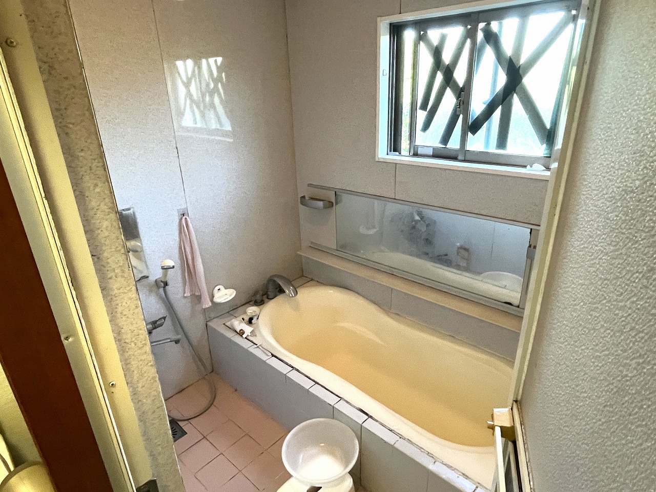 下地与那覇 来間大橋近く　RCB造平屋建/2世帯＋離れ 建物34.5坪 土地300坪