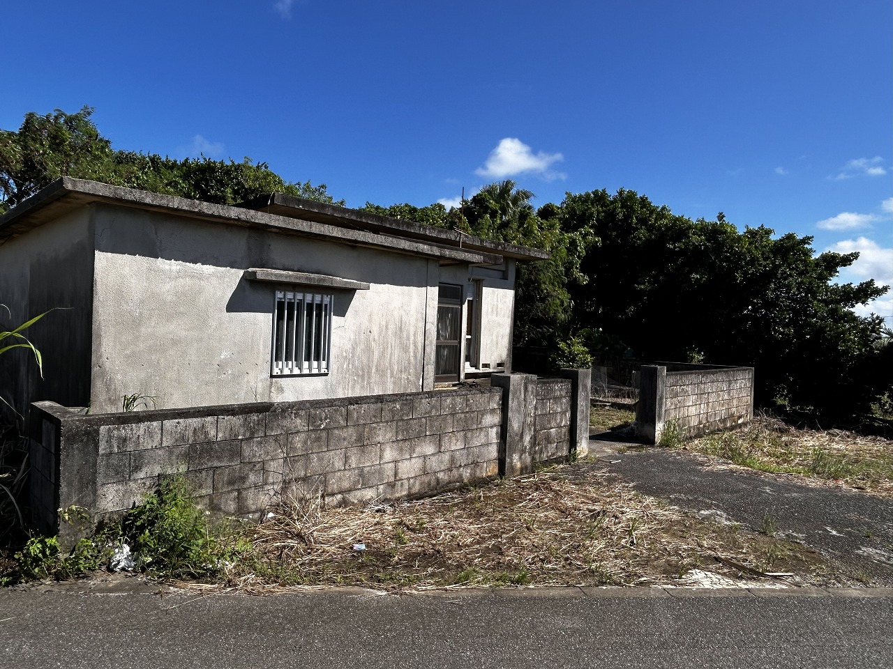 平良西仲宗根 陸上競技場近　RCB造平屋建3K 建物24坪 土地111坪