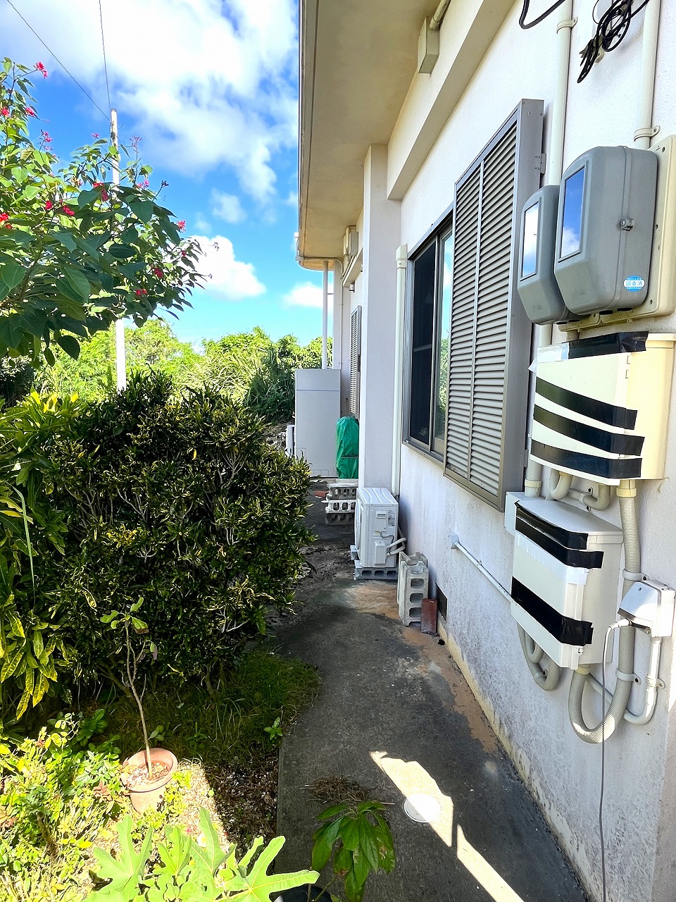 下地与那覇 来間大橋近く　RCB造平屋建/2世帯＋離れ 建物34.5坪 土地300坪