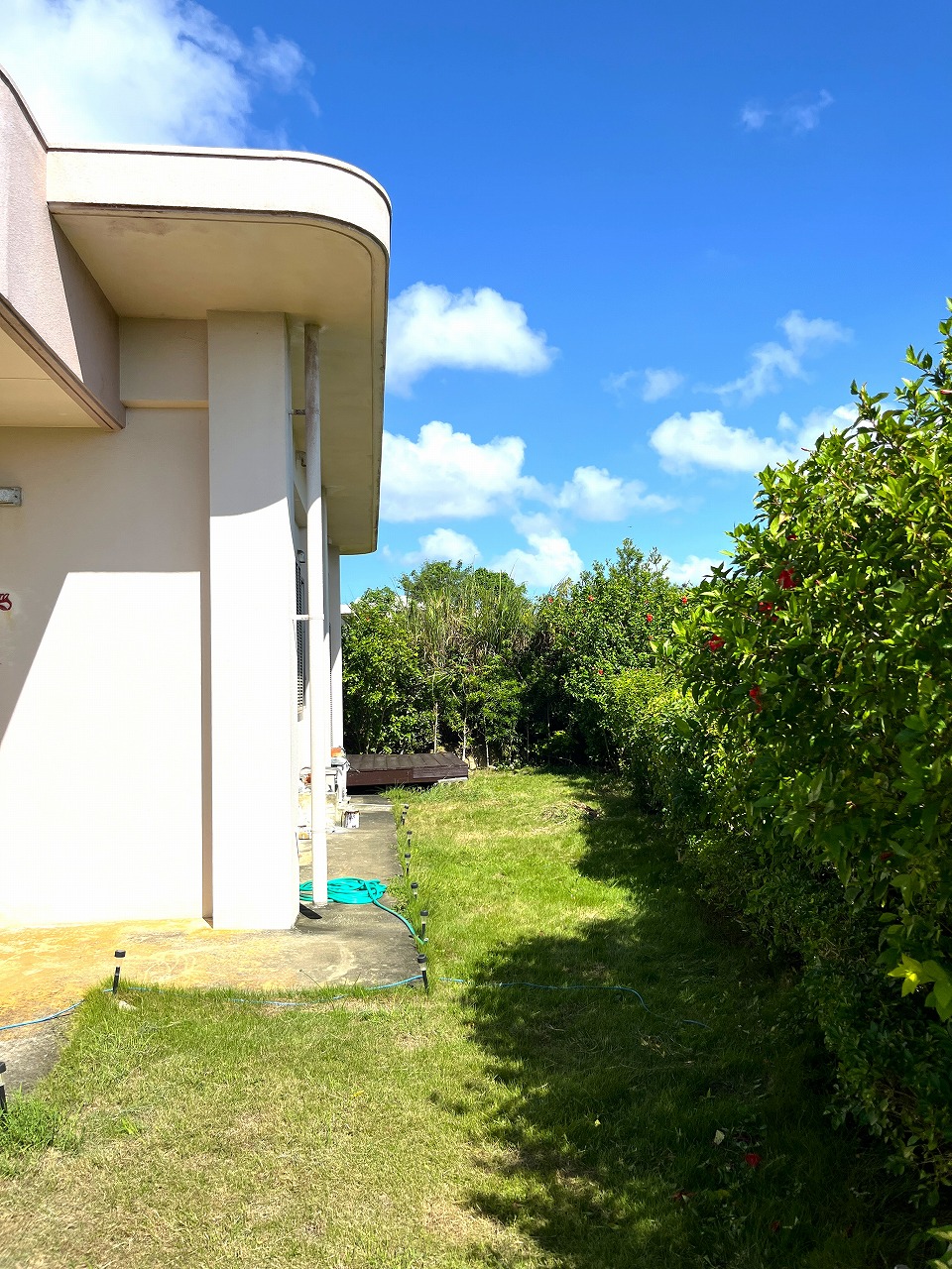 下地与那覇 来間大橋近く　RCB造平屋建/2世帯＋離れ 建物34.5坪 土地300坪