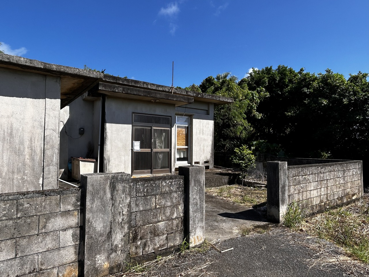 平良西仲宗根 陸上競技場近　RCB造平屋建3K 建物24坪 土地111坪