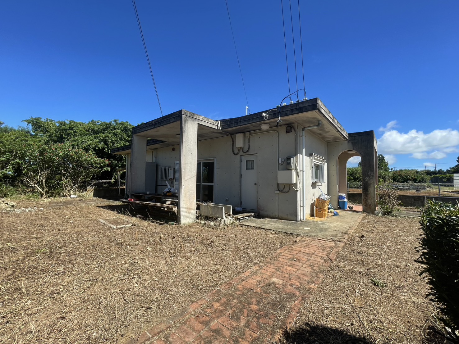 平良荷川取　砂山ビーチ近く RC造平屋建2LDK 建物21坪 土地130坪