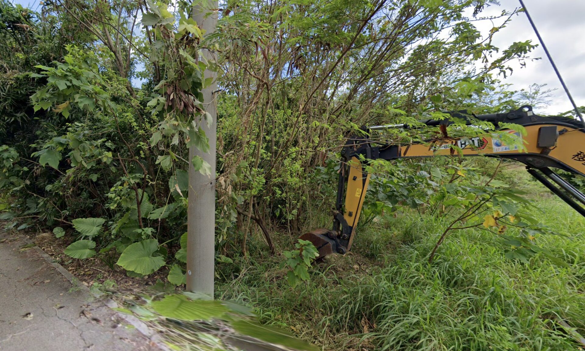 石垣市野底の兼城公民館近く　227坪