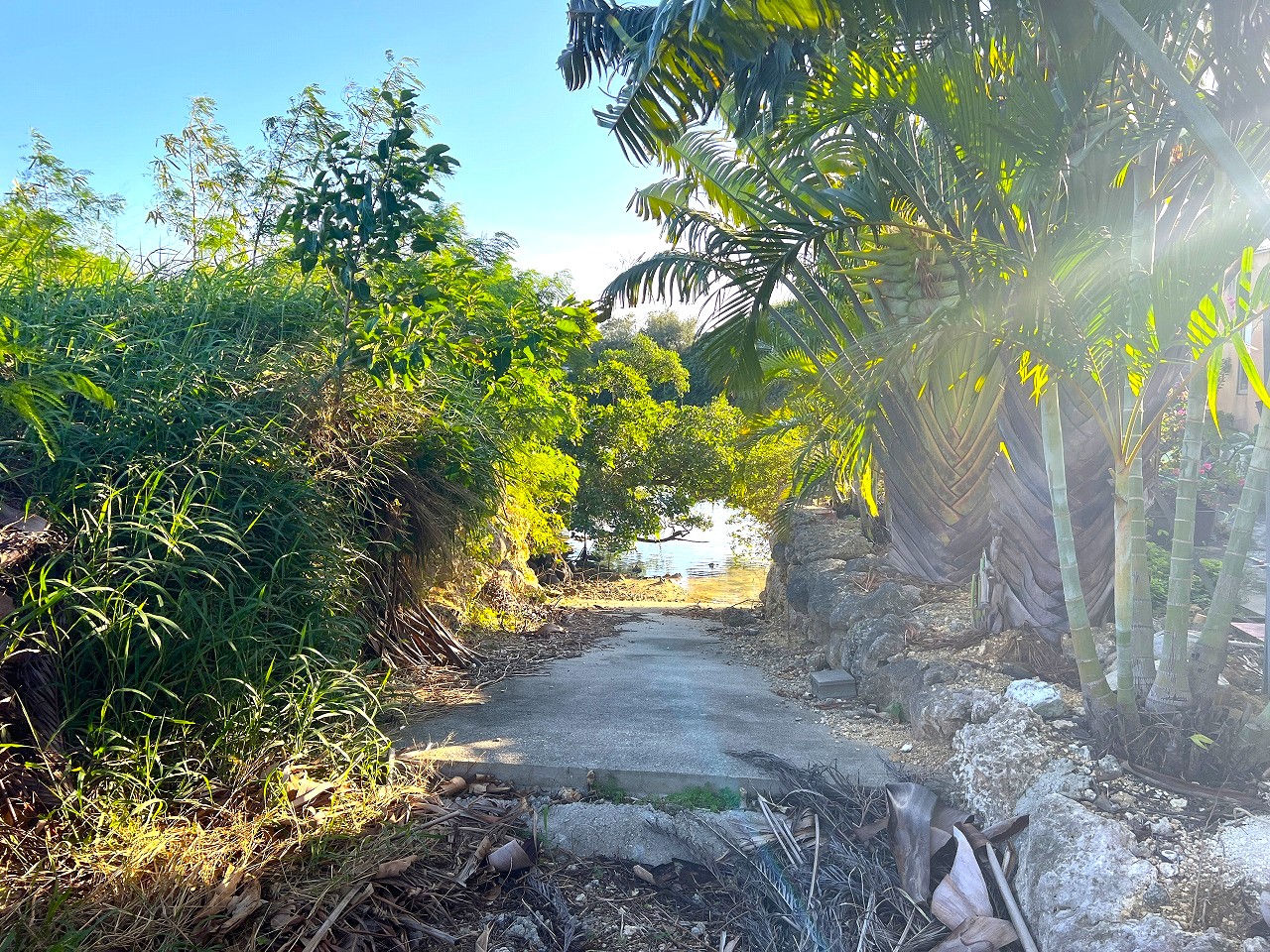 伊良部国仲　海峡に面した土地　710坪　原野