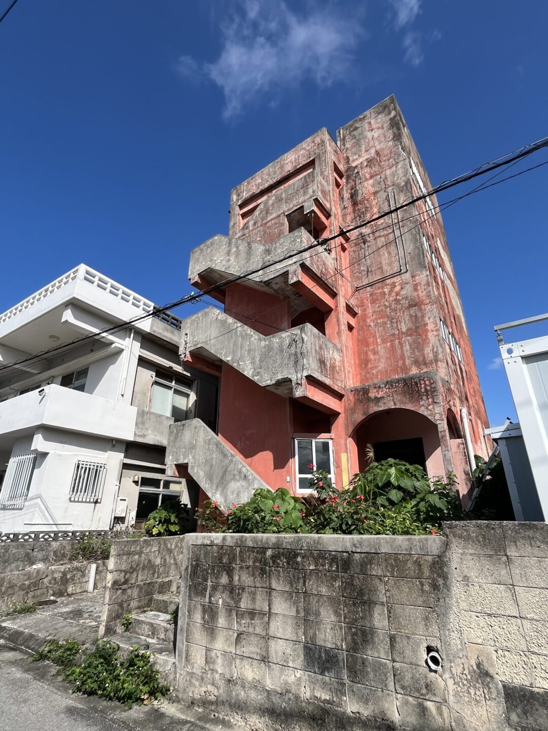 平良西里　マティダ市民劇場近く RCB造4階建て  建物76坪 土地50坪