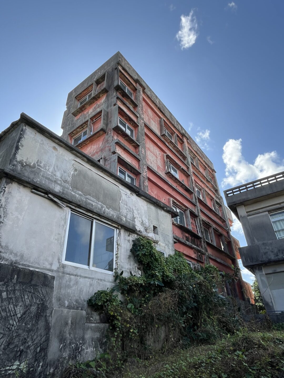 平良西里　マティダ市民劇場近く RCB造4階建て  建物76坪 土地50坪