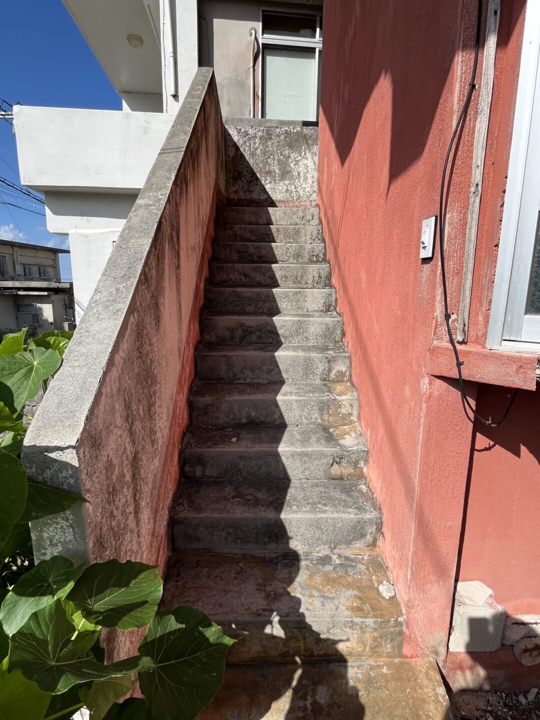 平良西里　マティダ市民劇場近く RCB造4階建て  建物76坪 土地50坪