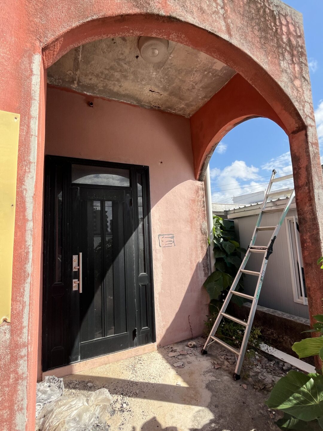 平良西里　マティダ市民劇場近く RCB造4階建て  建物76坪 土地50坪