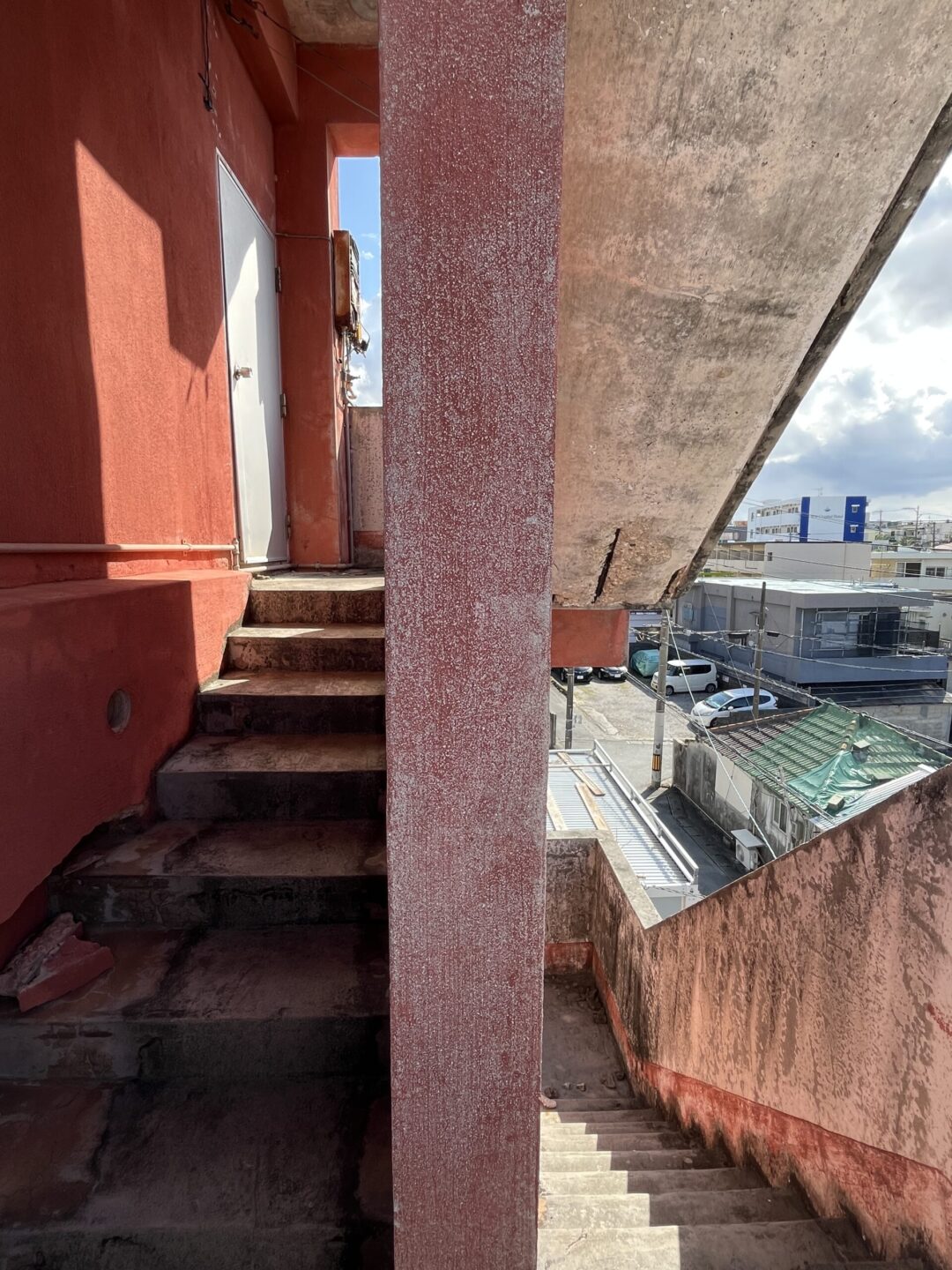 平良西里　マティダ市民劇場近く RCB造4階建て  建物76坪 土地50坪