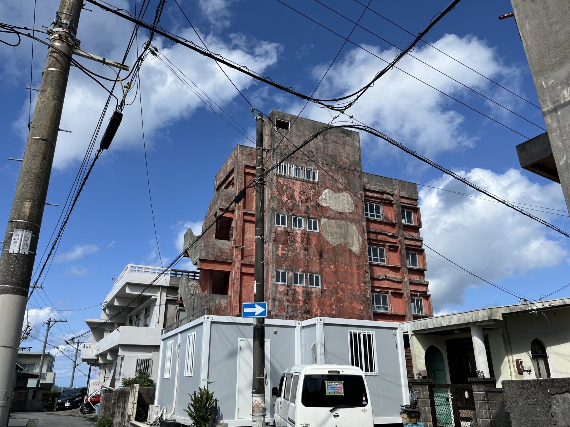 平良西里　マティダ市民劇場近く RCB造4階建て  建物76坪 土地50坪