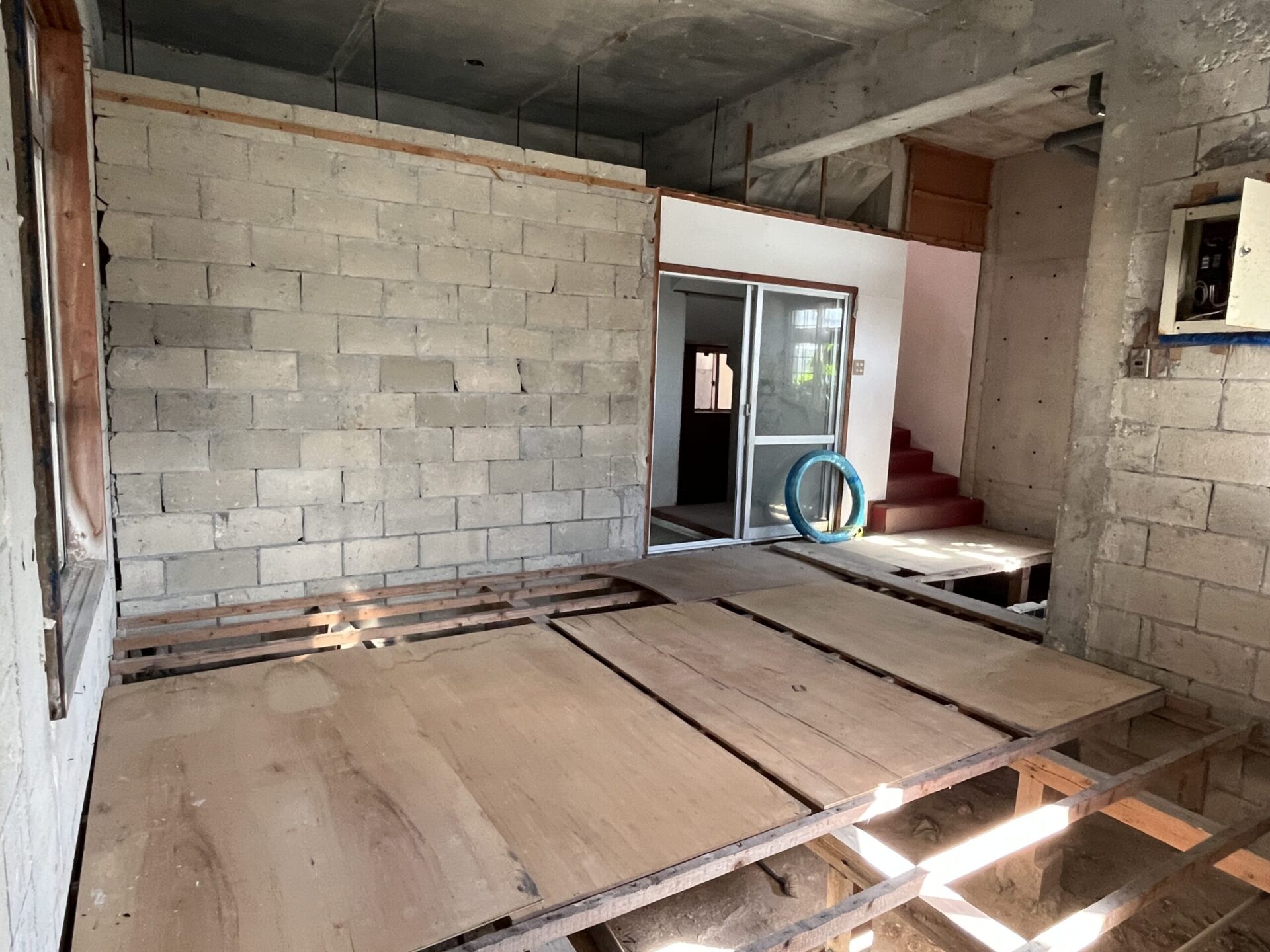 平良西里　マティダ市民劇場近く RCB造4階建て  建物76坪 土地50坪