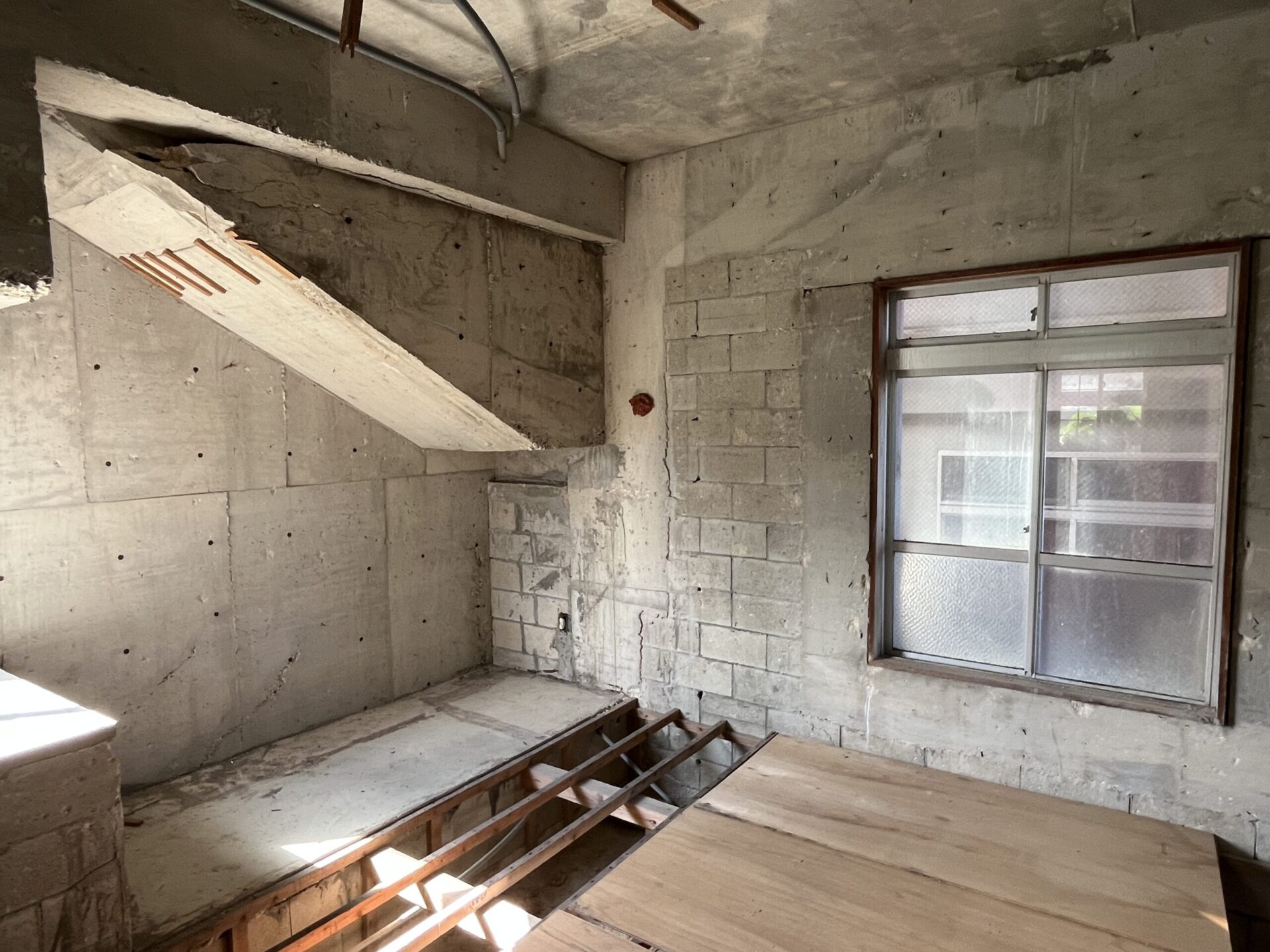 平良西里　マティダ市民劇場近く RCB造4階建て  建物76坪 土地50坪