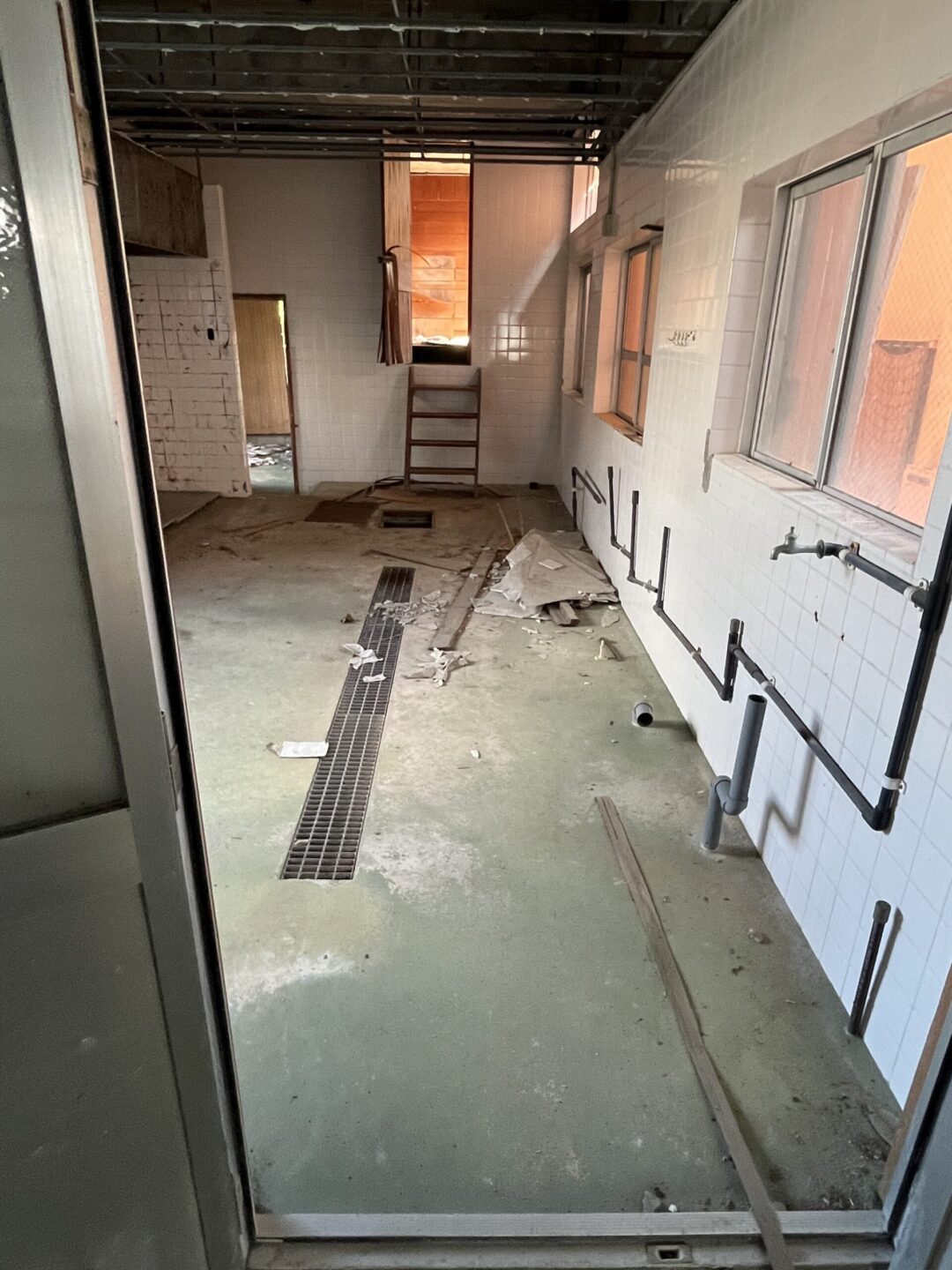 平良西里　マティダ市民劇場近く RCB造4階建て  建物76坪 土地50坪