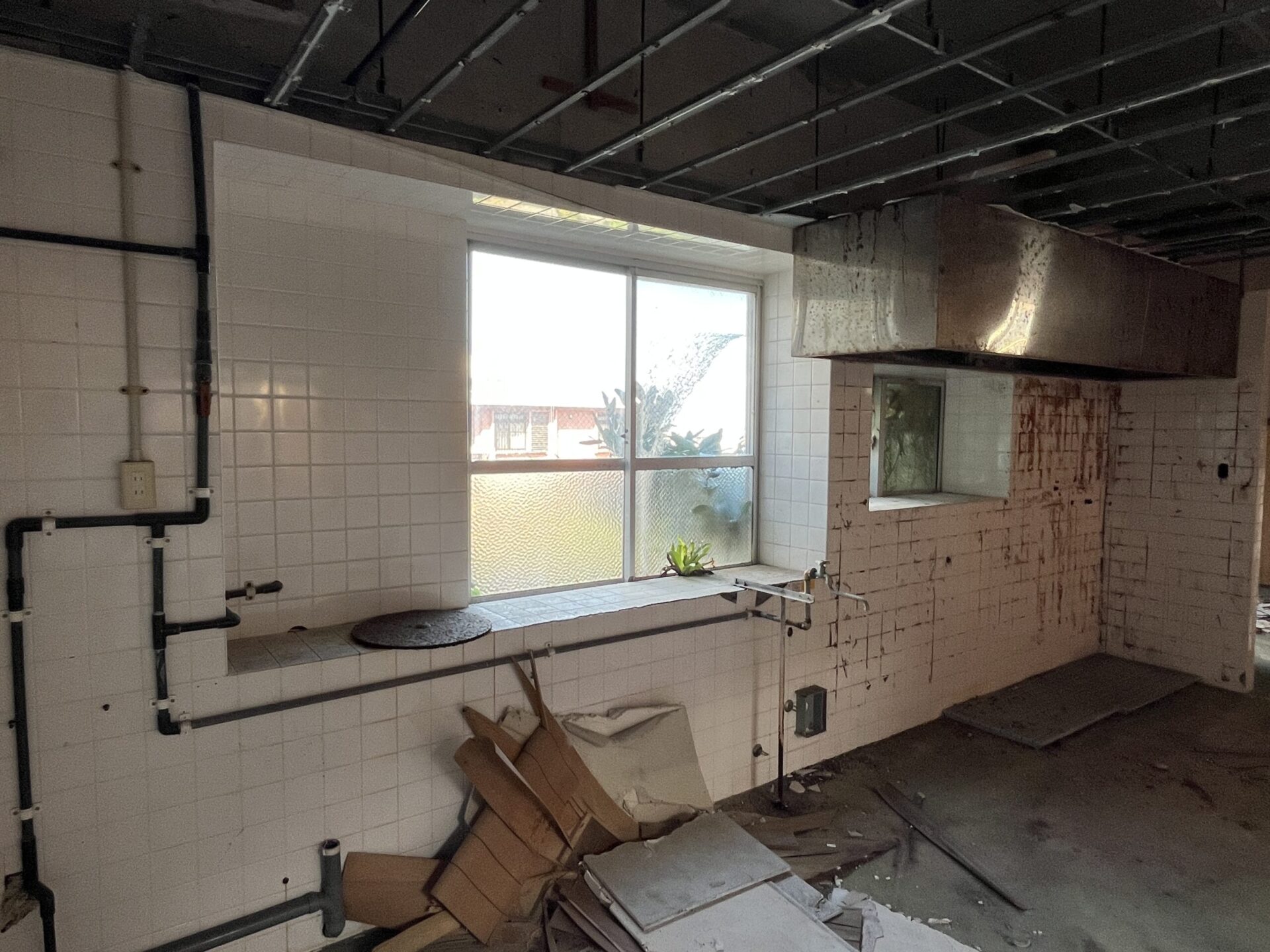 平良西里　マティダ市民劇場近く RCB造4階建て  建物76坪 土地50坪