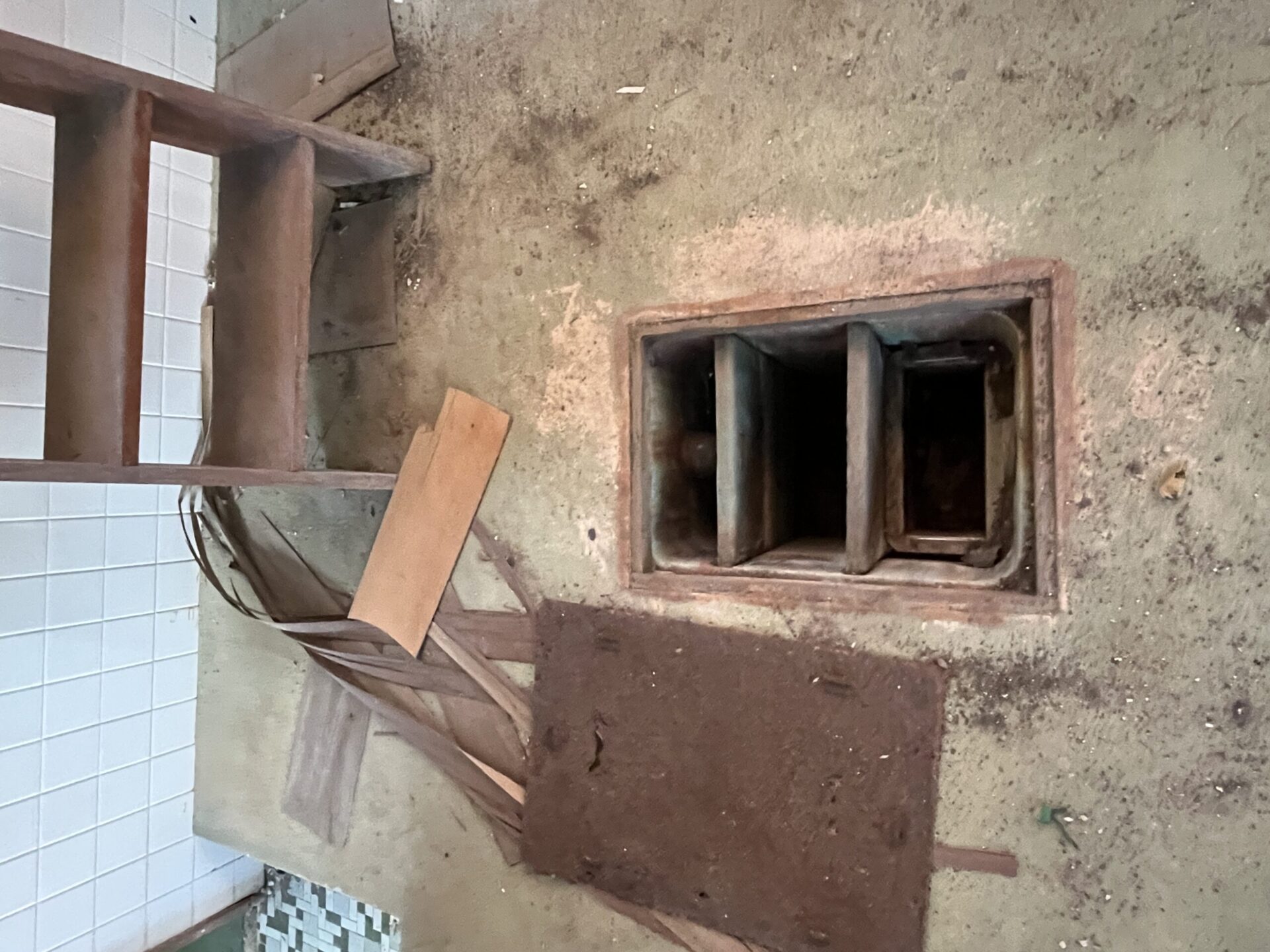 平良西里　マティダ市民劇場近く RCB造4階建て  建物76坪 土地50坪