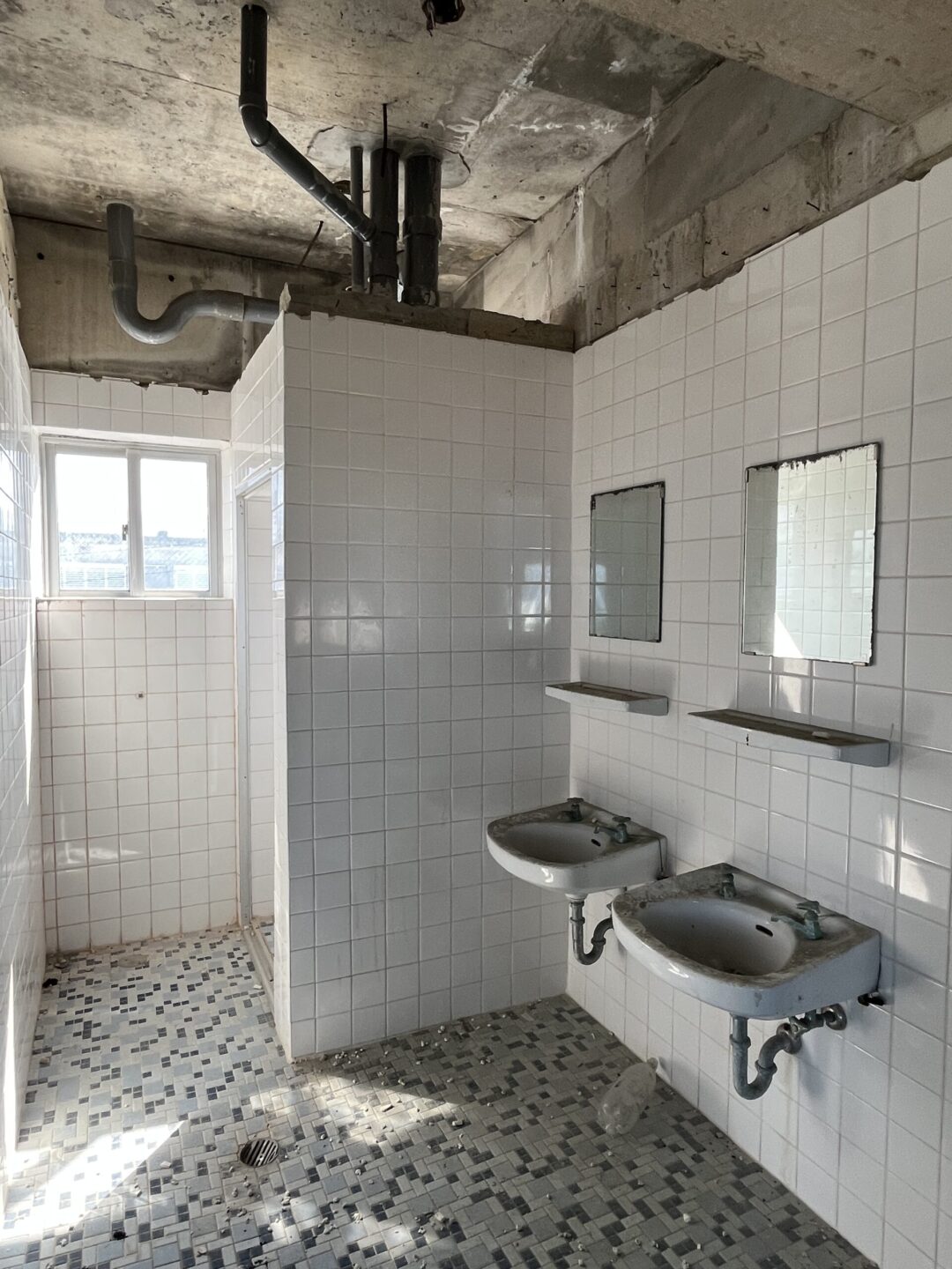 平良西里　マティダ市民劇場近く RCB造4階建て  建物76坪 土地50坪