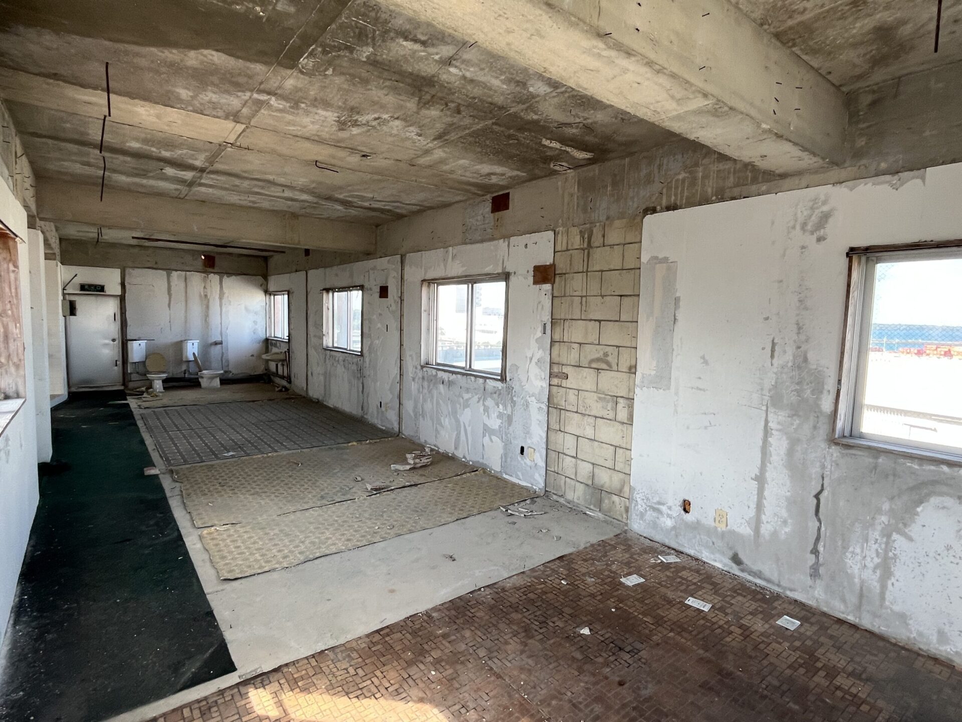 平良西里　マティダ市民劇場近く RCB造4階建て  建物76坪 土地50坪