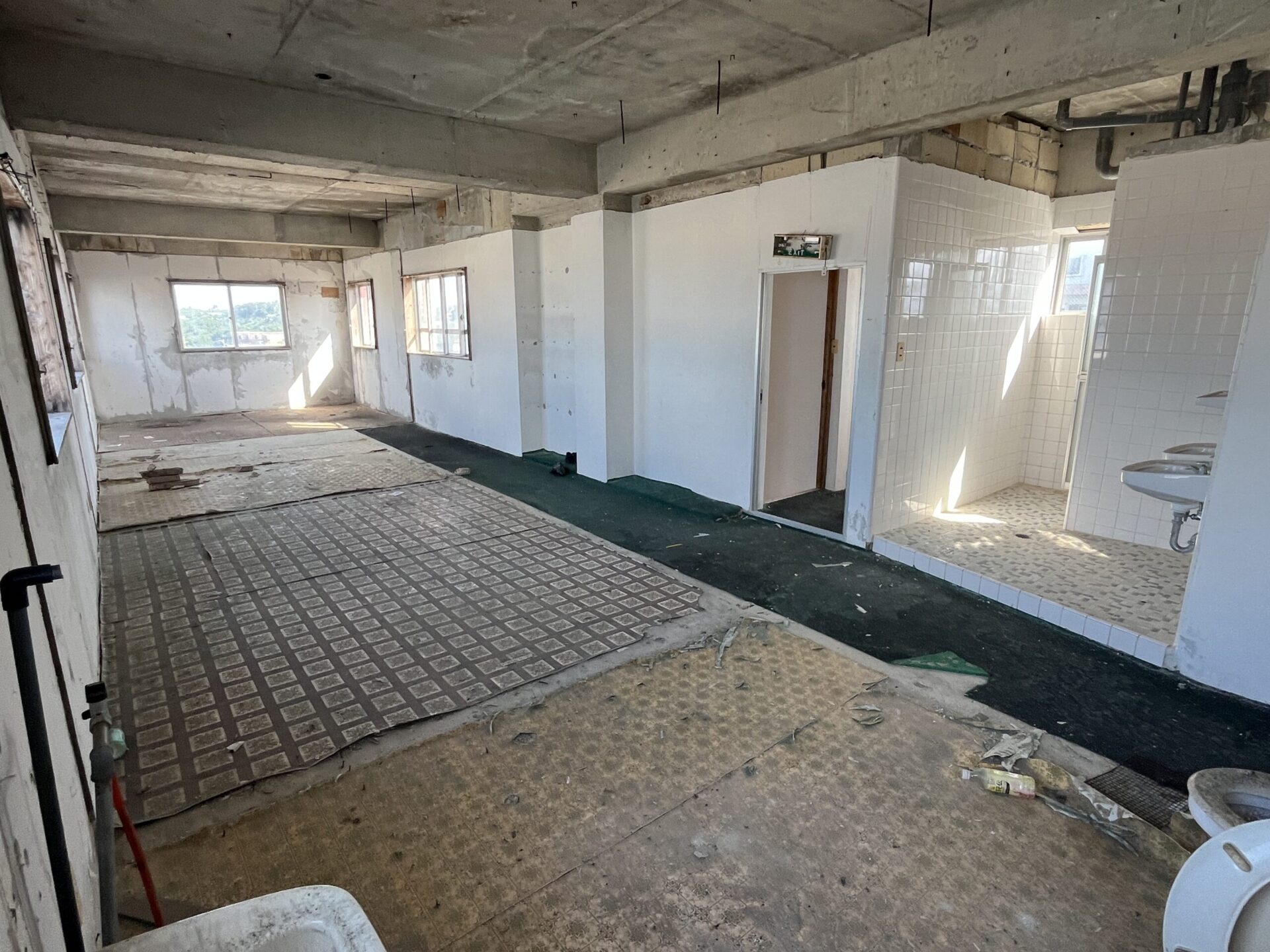 平良西里　マティダ市民劇場近く RCB造4階建て  建物76坪 土地50坪