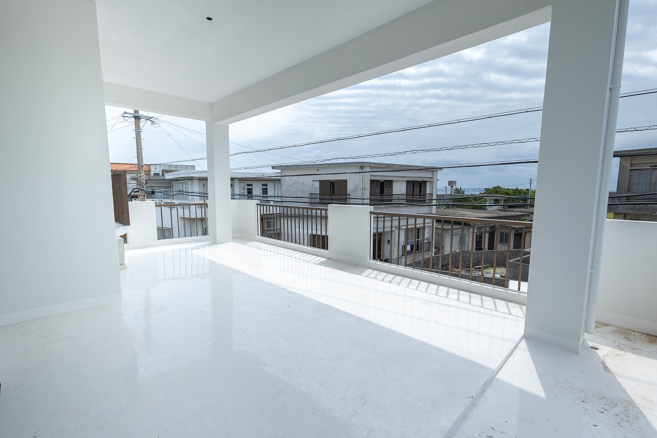 伊良部前里添 2階から海一望ﾘﾉﾍﾞｰｼｮﾝ住宅RC造2LDK 建物25坪 土地33坪