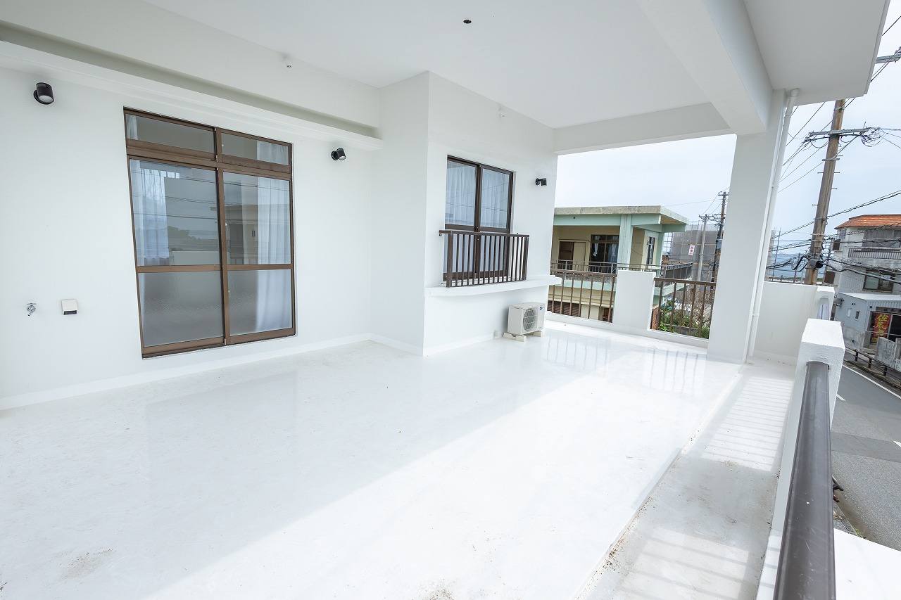 伊良部前里添 2階から海一望ﾘﾉﾍﾞｰｼｮﾝ住宅RC造2LDK 建物25坪 土地33坪