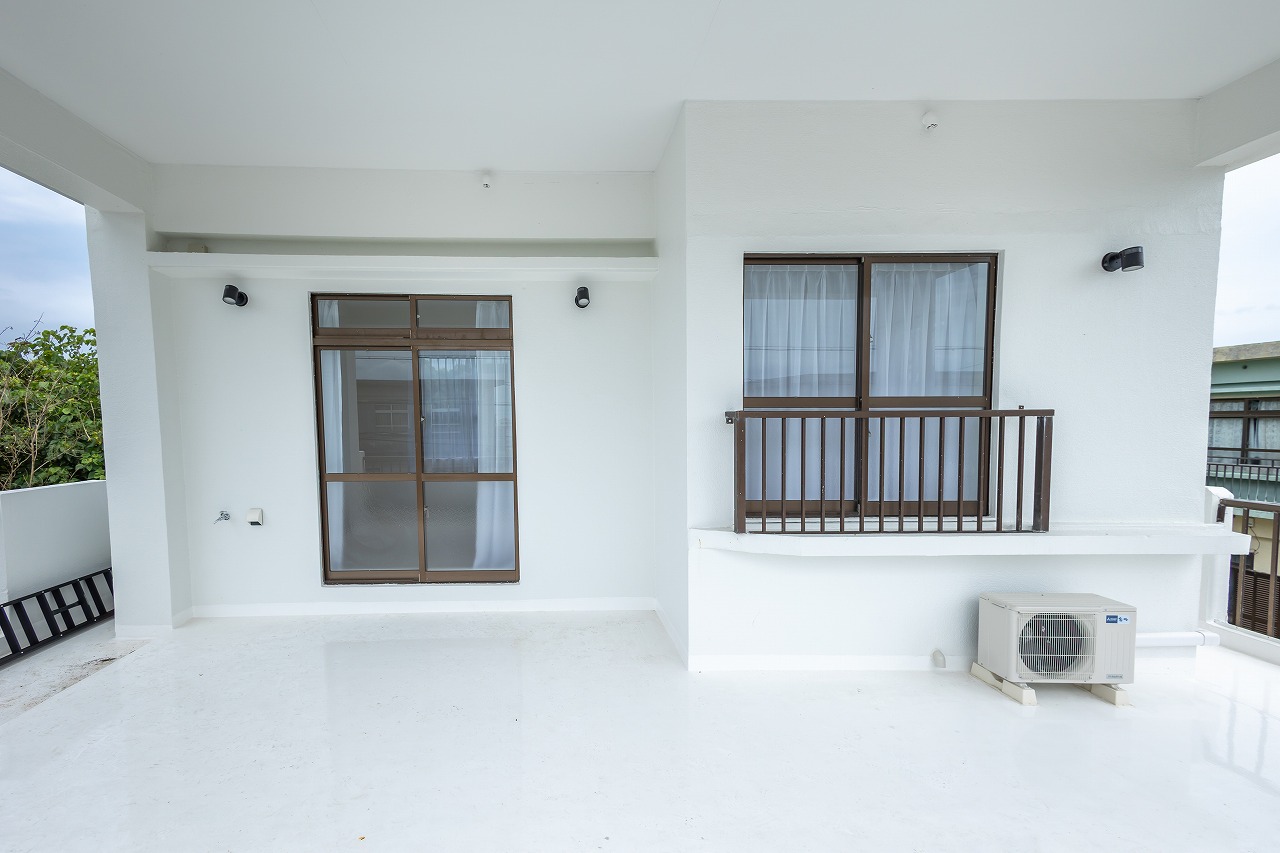 伊良部前里添 2階から海一望ﾘﾉﾍﾞｰｼｮﾝ住宅RC造2LDK 建物25坪 土地33坪