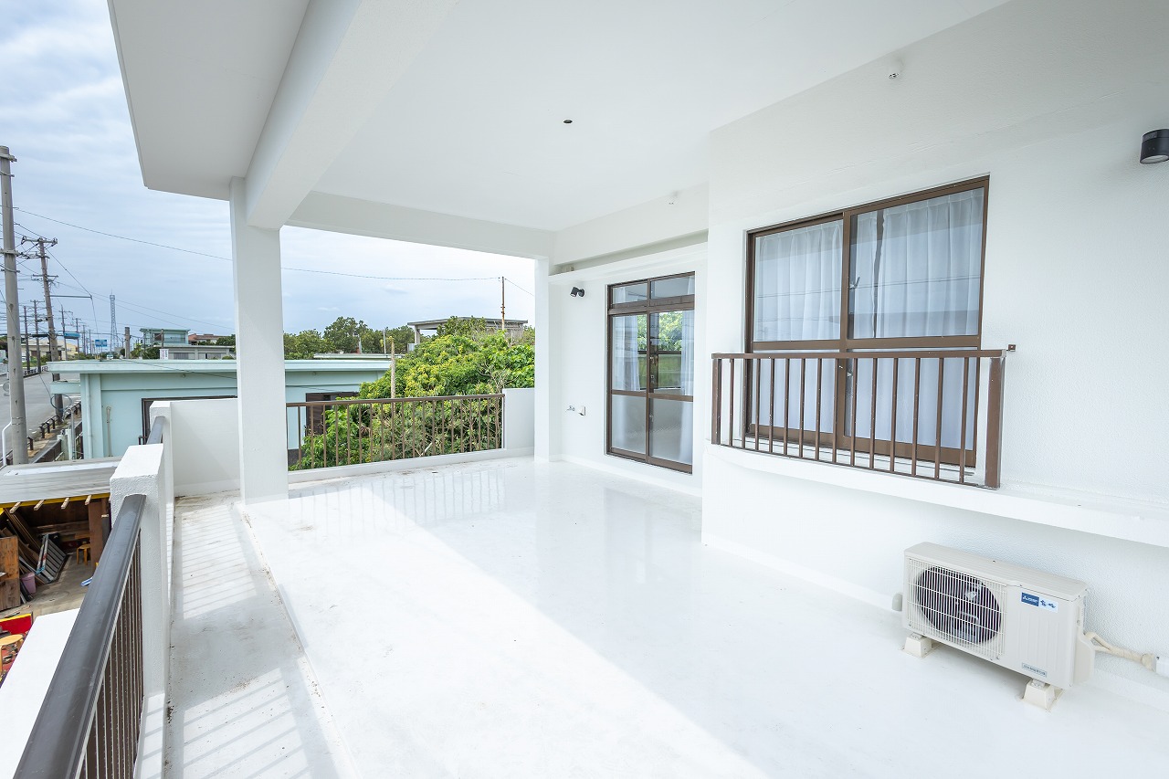 伊良部前里添 2階から海一望ﾘﾉﾍﾞｰｼｮﾝ住宅RC造2LDK 建物25坪 土地33坪